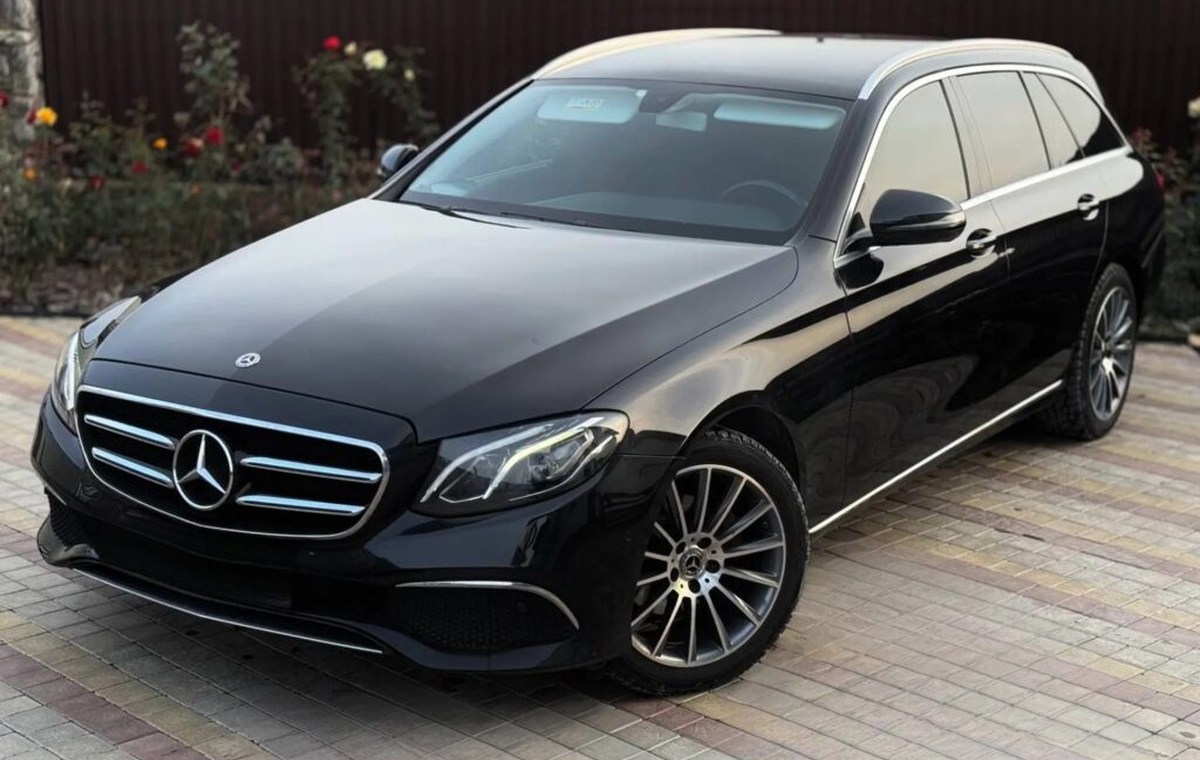 Mercedes-Benz E-Class — фото 1